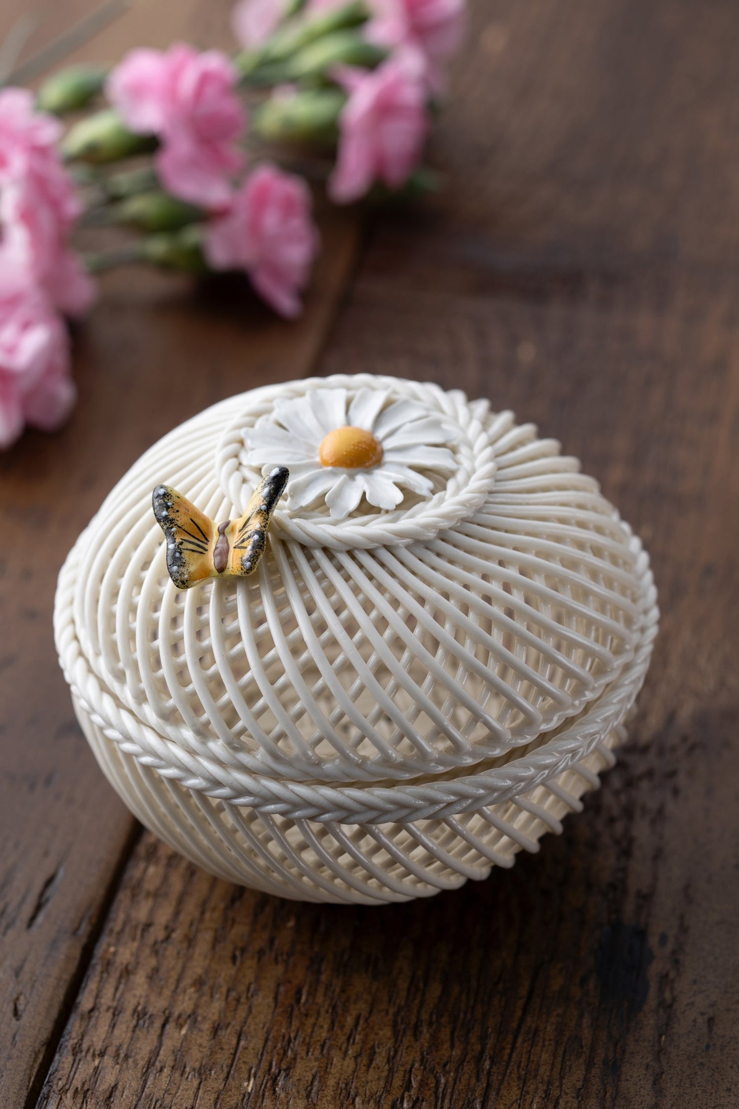 Belleek April Daisy Basket