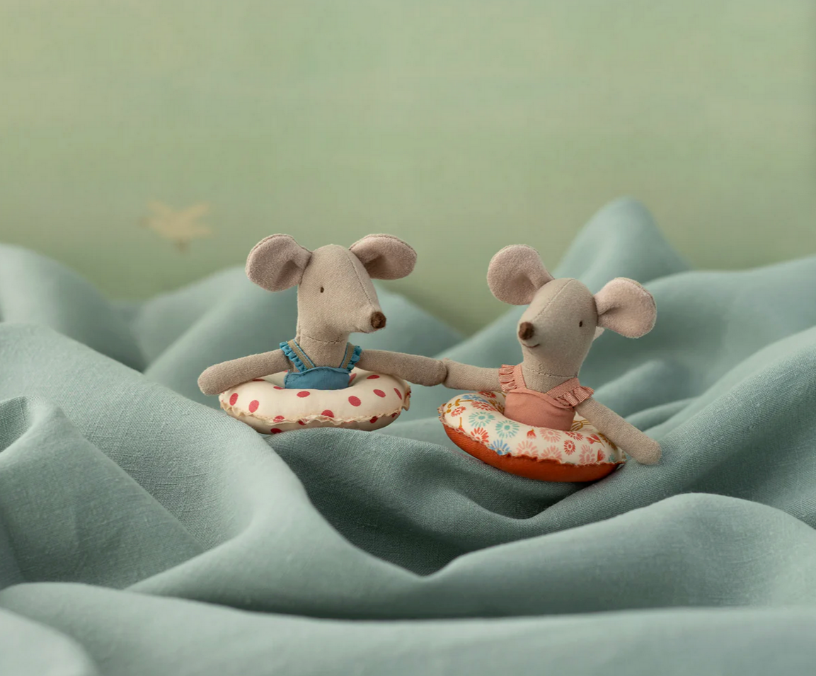 Beach mouse with float - Little sister - red Dot