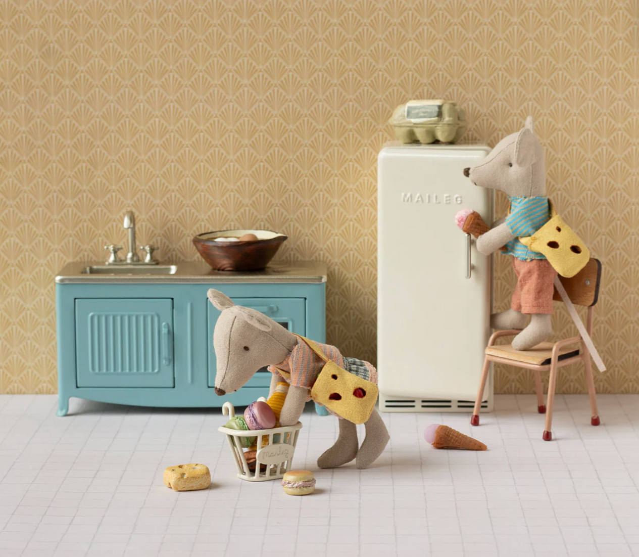 Clothes and bag for Little brother mouse