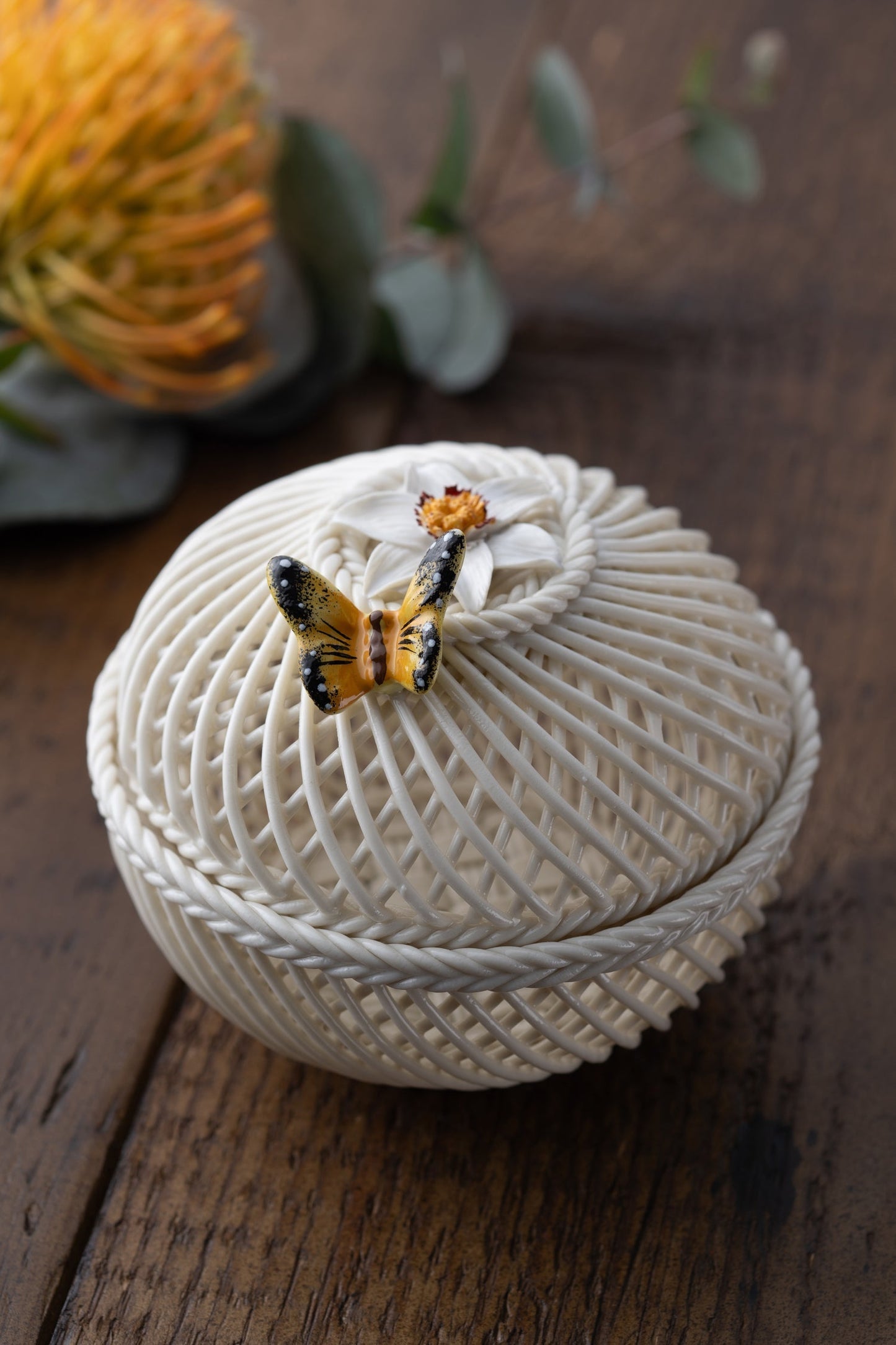 Belleek December Narcissis Basket