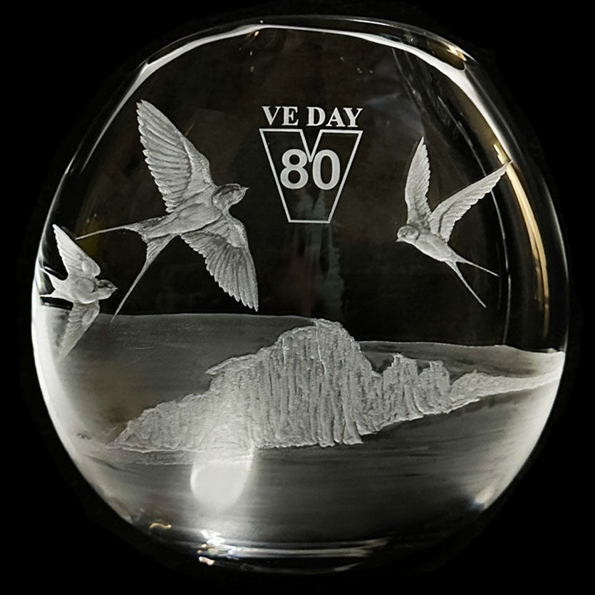Dartington VE Day 80th White Cliffs Of Dover Vase - Hand Etched