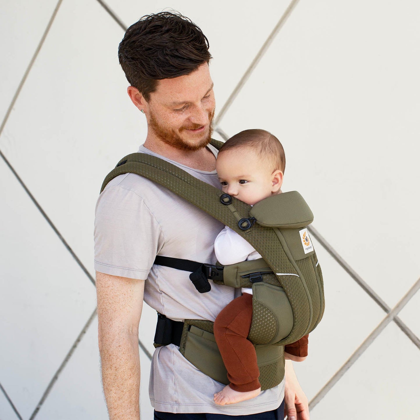 Ergobaby Omni™ Breeze Baby Carrier