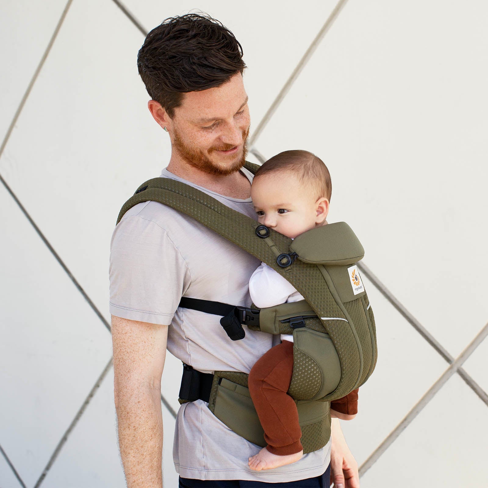 Ergobaby Omni™ Breeze Baby Carrier