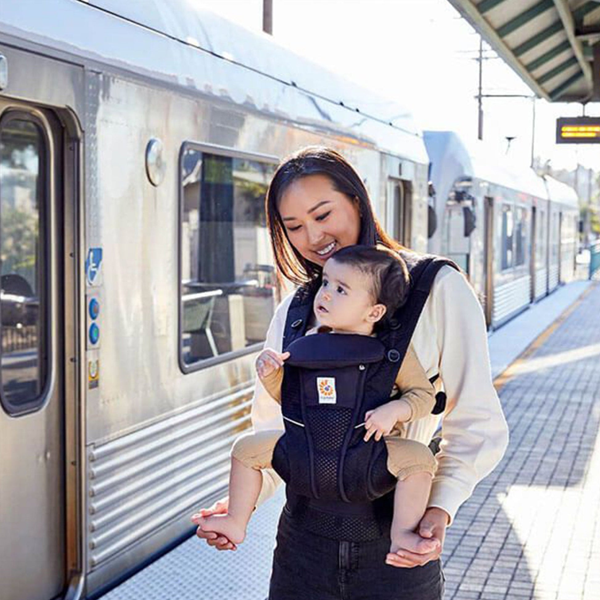 Ergobaby Omni™ Breeze Baby Carrier