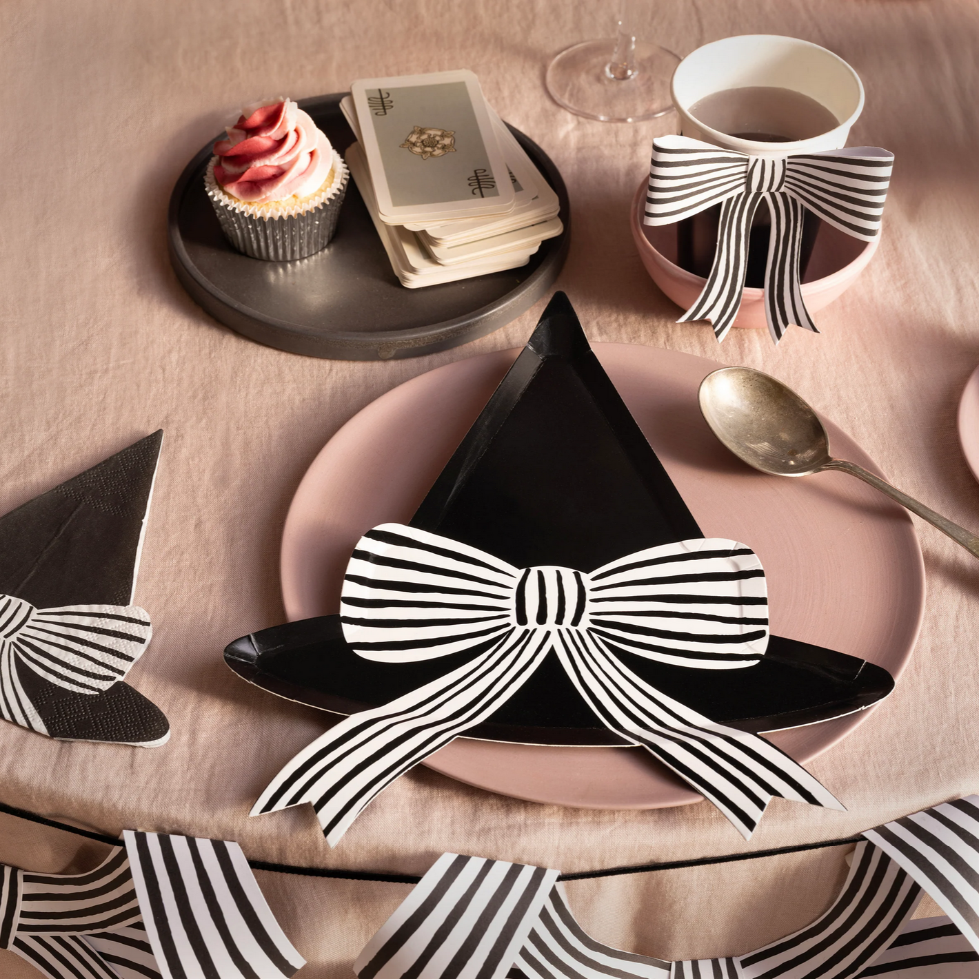 Black & White Stripy Bow Cups