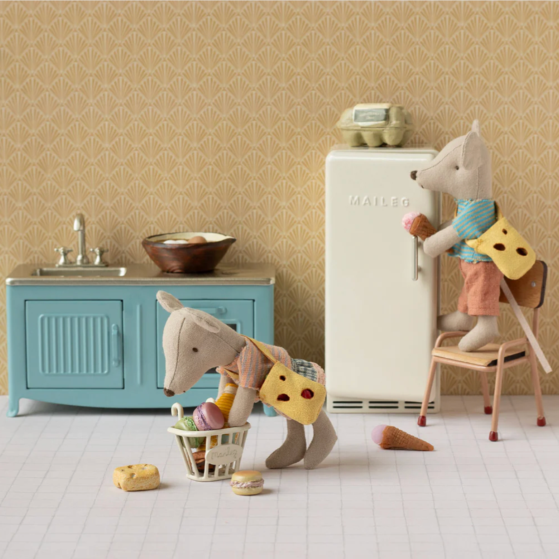Clothes and bag for Little sister mouse