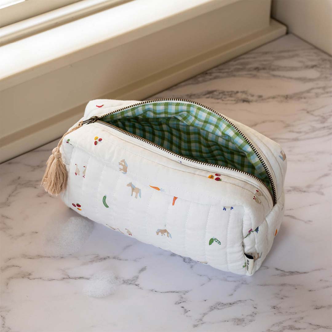 Avery Row Wash Bag - Little Farm
