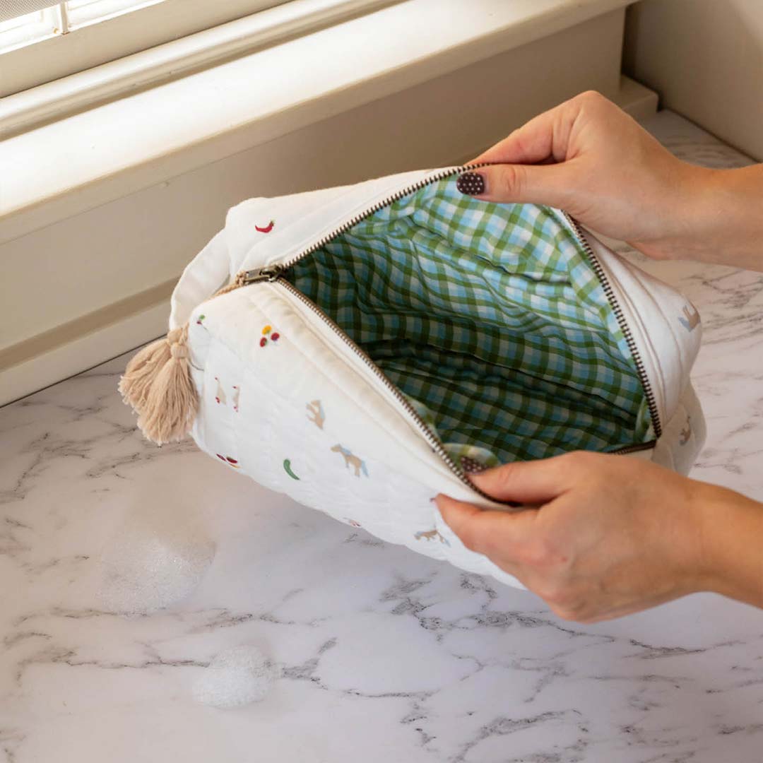 Avery Row Wash Bag - Little Farm