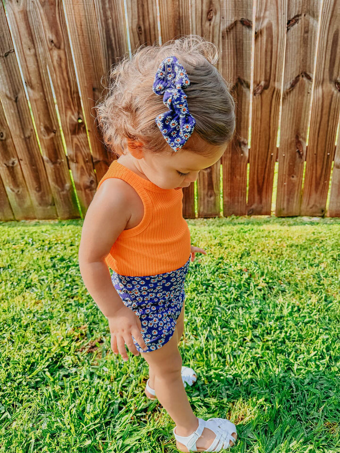 Dainty Daisies on Navy Ribbed Hair Clip