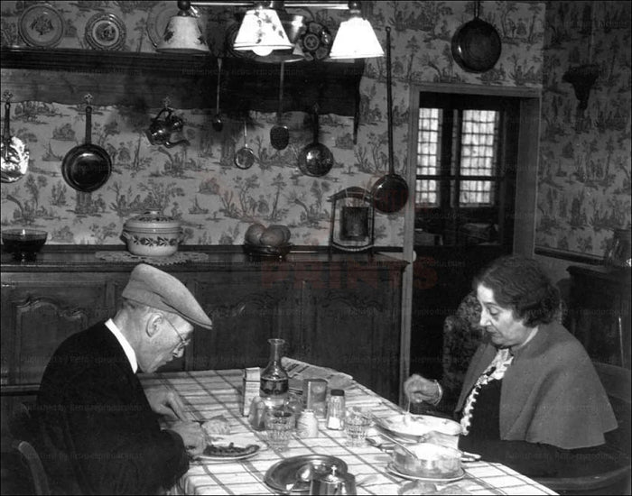 Elderly Couple having dinner - VINTAGEARTREPRINTS.COM