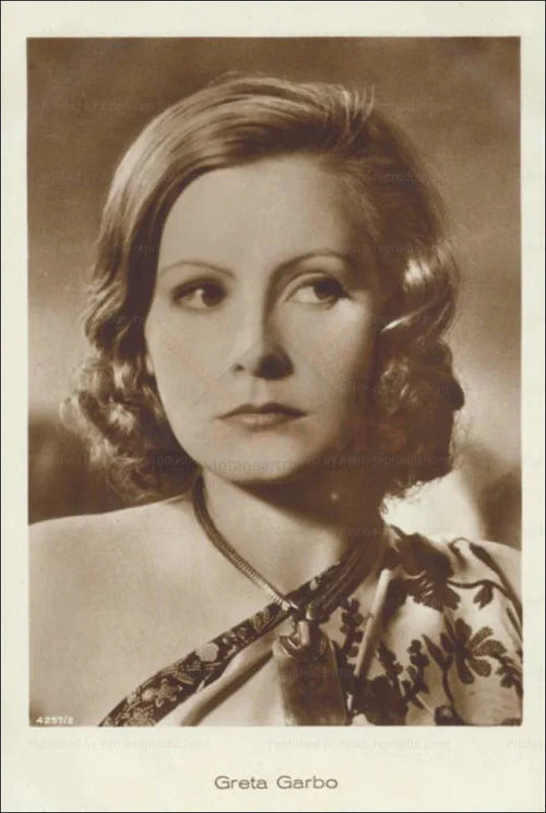 Greta Garbo portrait - VINTAGEARTREPRINTS.COM