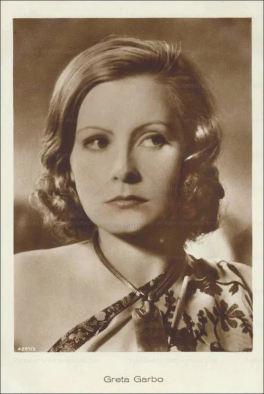 Greta Garbo portrait - VINTAGEARTREPRINTS.COM