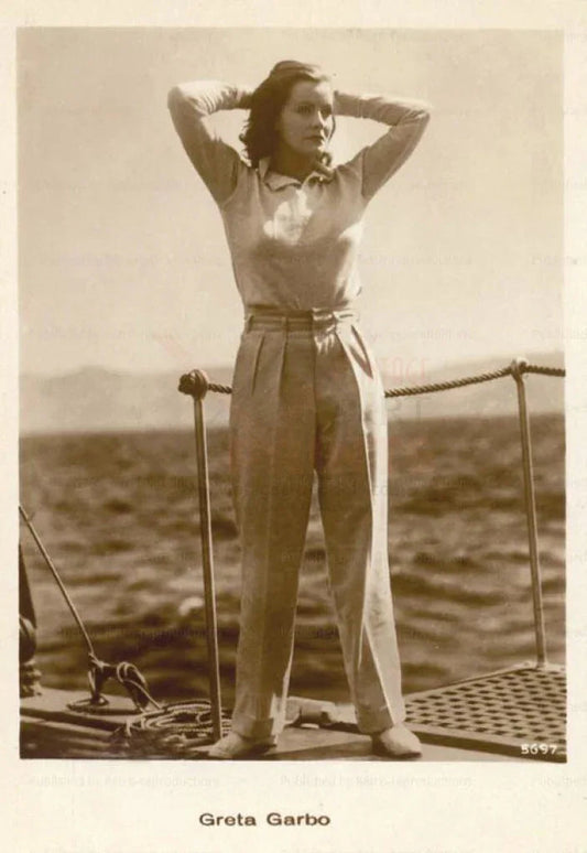 Greta Garbo posing - VINTAGEARTREPRINTS.COM