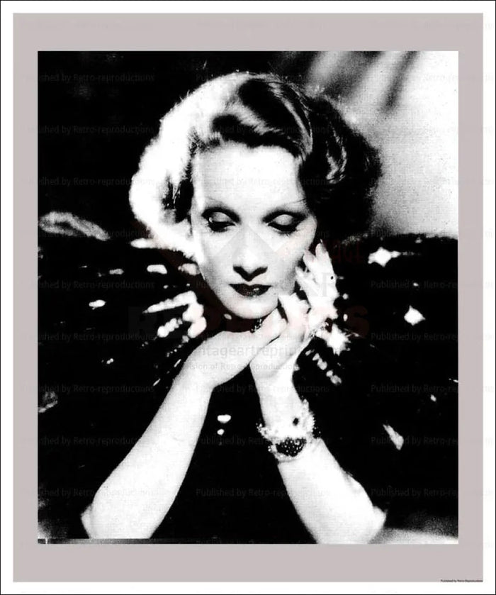 Marlene Dietrich - VINTAGEARTREPRINTS.COM
