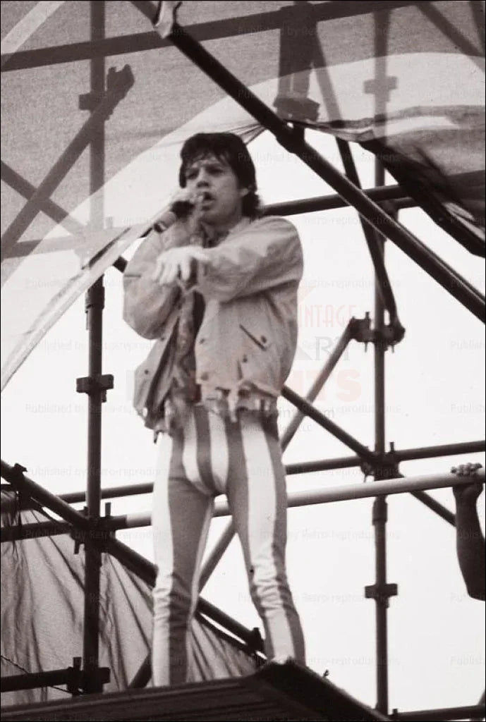 Mike Jagger Paris concert 1991 - VINTAGEARTREPRINTS.COM