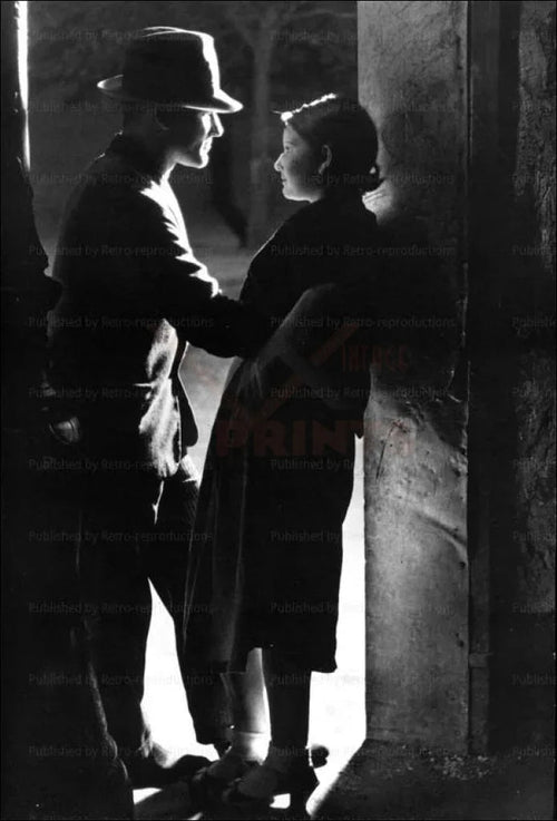 Two lovers Standing Against a Wall at Night in Paris - VINTAGEARTREPRINTS.COM