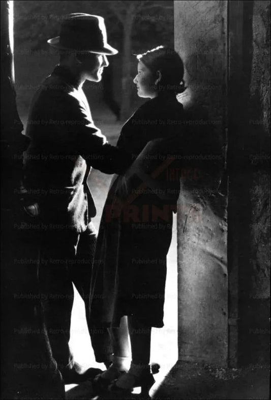 Two lovers Standing Against a Wall at Night in Paris - VINTAGEARTREPRINTS.COM